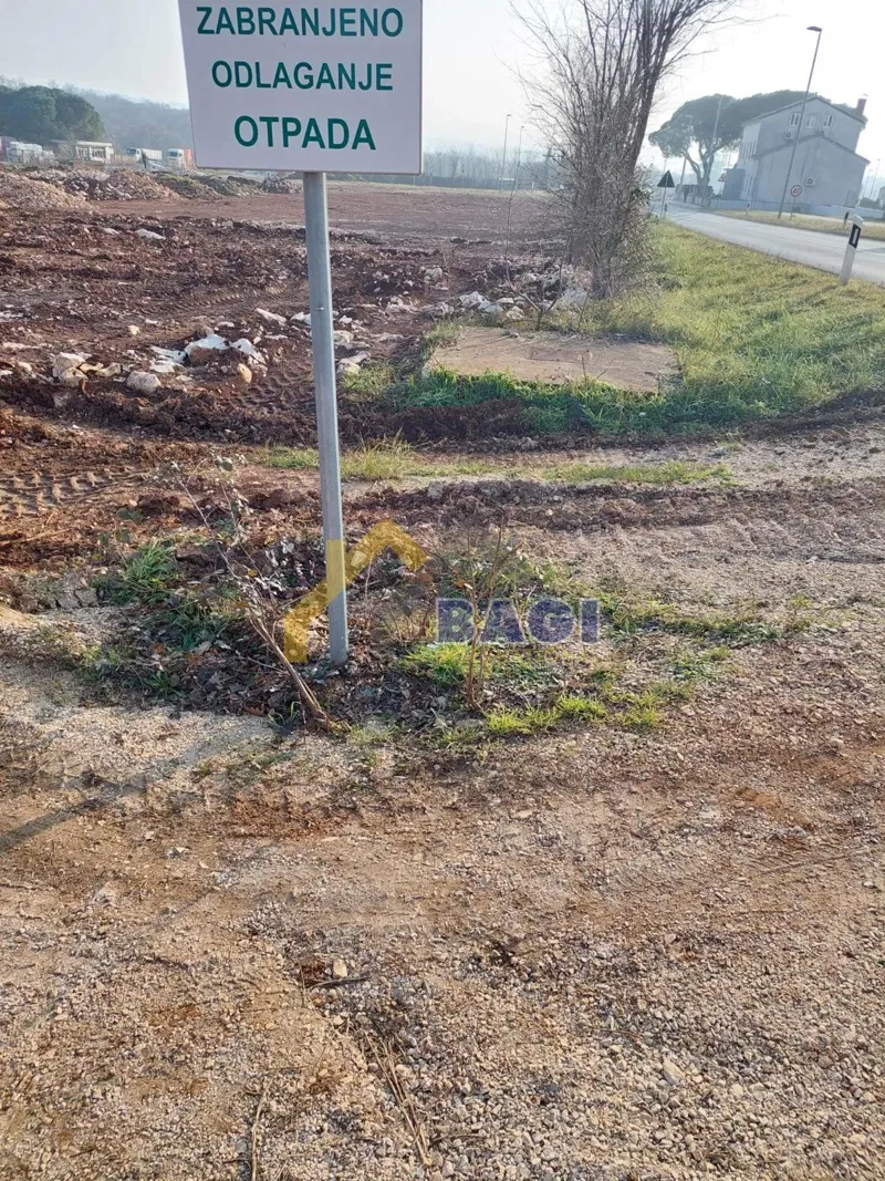 Building land for the shopping center Labin – 3