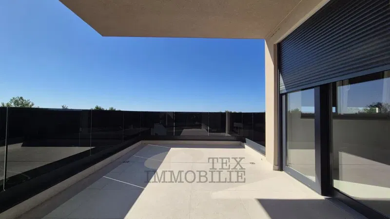 Penthouse in a great location near the sea V2C3 – 2