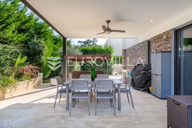 Istria, Fažana, exclusive villa with sea view, 150 m from the beach – 3