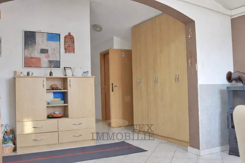 Appartamento con due camere da letto a Parenzo, 58 m2 – 2