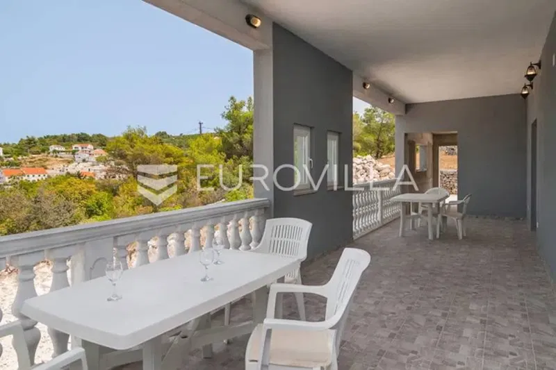 Brač-Splitska, House with a beautiful view of the bay and the sea – 2