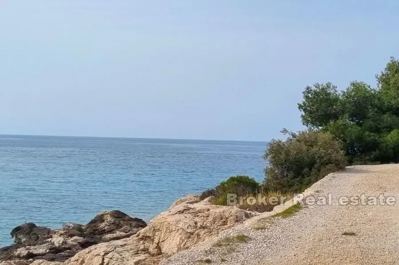 Building plot with project, first row to the sea – 2