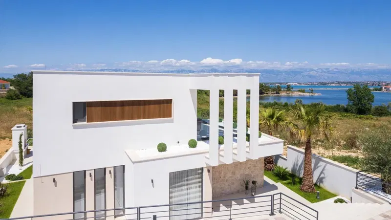 Villa with pool near the sea – 2