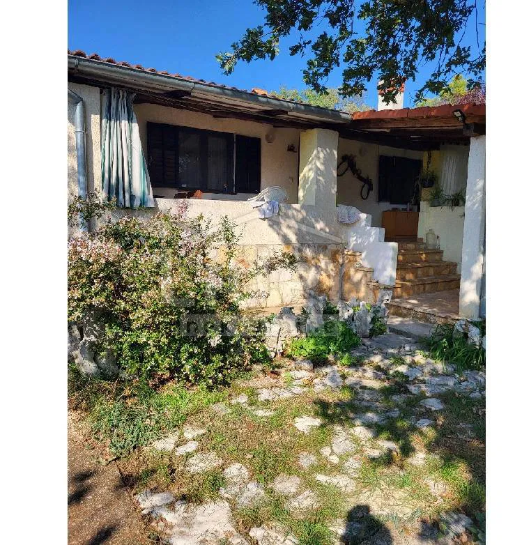 Rovinj, Rovinjsko Selo, samostojeća kuća sa 1.507m2 okućnice – 2