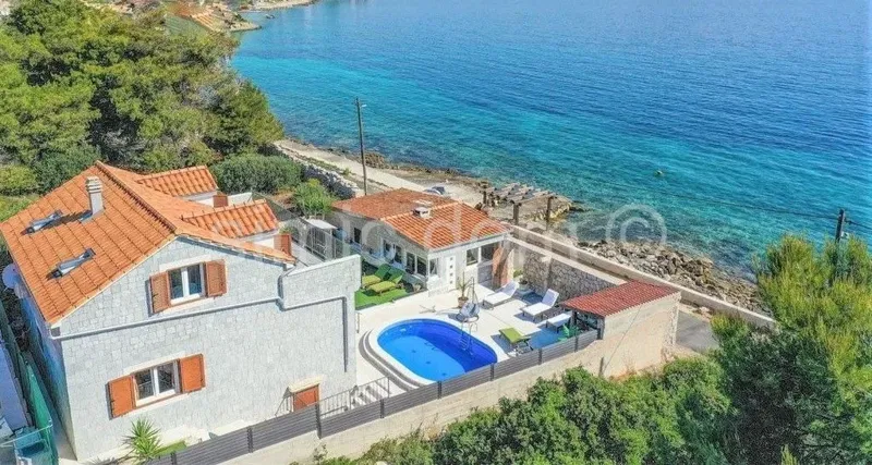 Beautiful newly-built stone villa, first row to the sea – 2