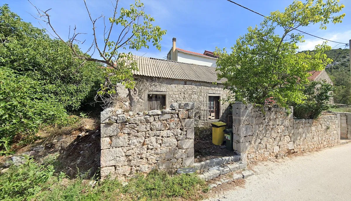 Pelješac - dvije kamene kuće s vrtom u starom selu
