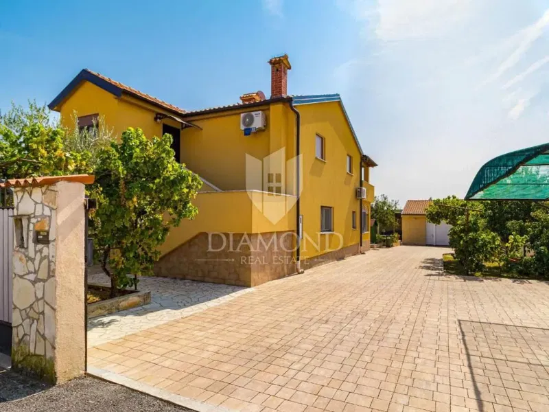 Parenzo, condominio con piscina e ampio giardino! – 2
