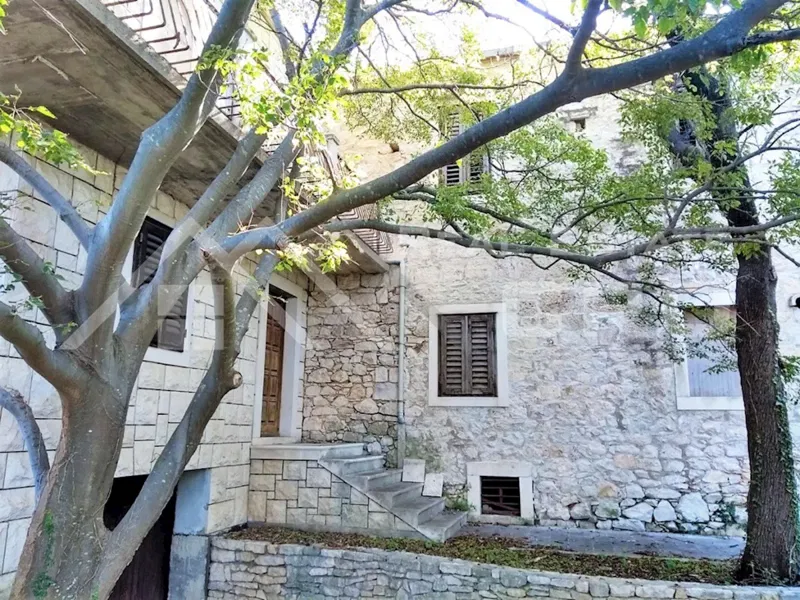 Brac properties - Traditional house in an extraordinary position, first row to the sea and near a beach, for sale – 2