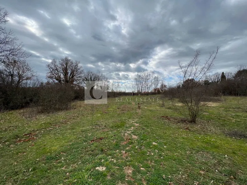 Istra atraktivno zemljište 1940 m2 okolica Barbana! – 2