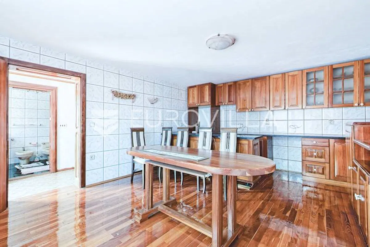 Okolica Zagreba, Donji Stupnik stambeno-poslovnI objekt sa zemljištem 1230 m2