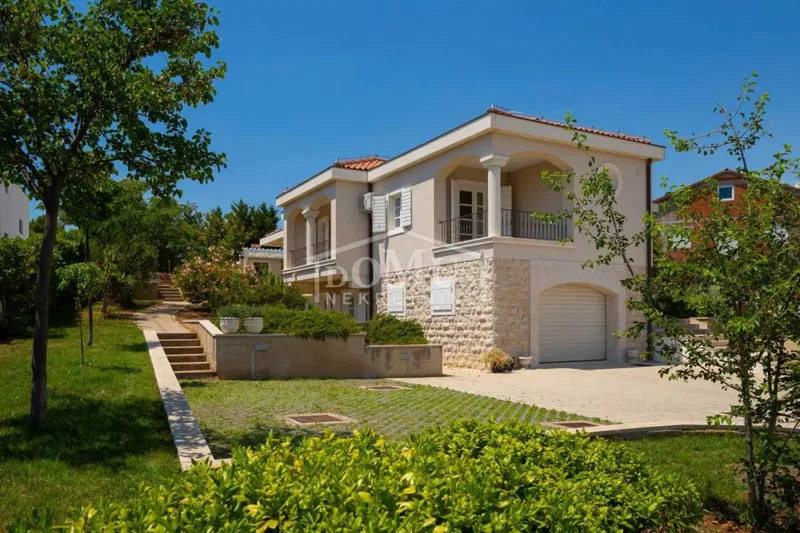 Vodice, Villa with pool and large garden – 2