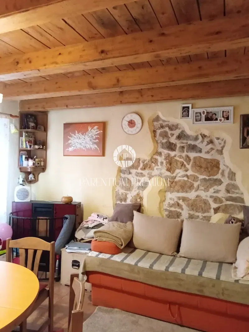 Stone house in a row on 3 floors – 3