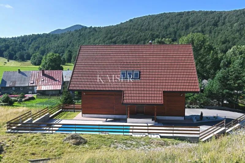 Mrkopalj, una bella casa in legno con piscina – 2