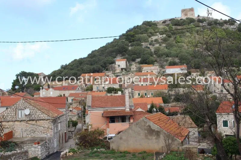 Lastovo, old stone house for sale, 130.000 €