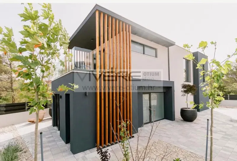 Modern designer villa in peaceful setting – 2
