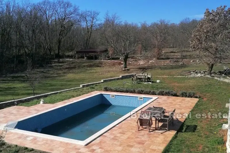 A spacious estate with a stone house – 3