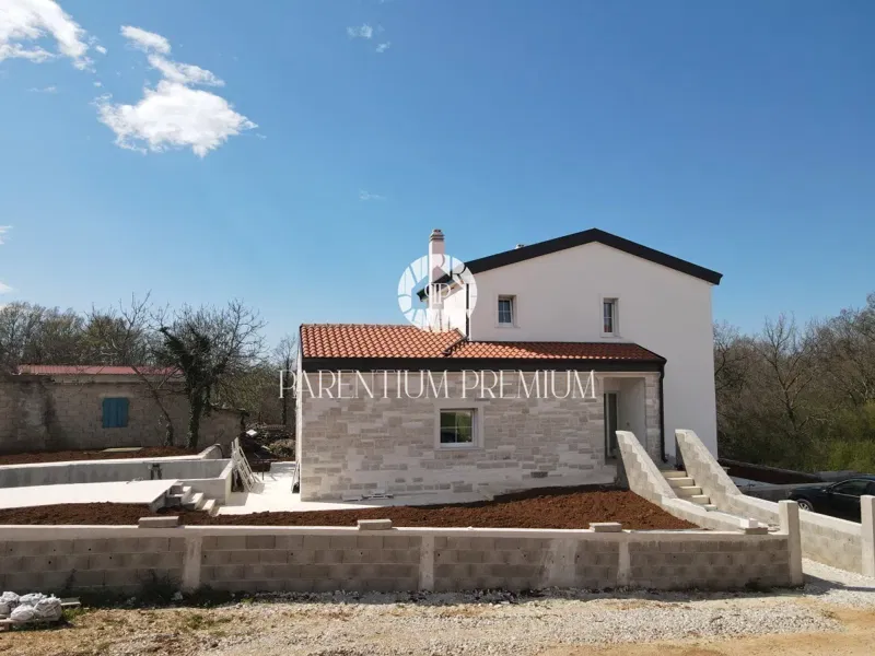 Una bella casa familiare con piscina – 2