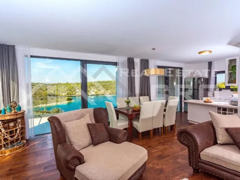 Immobili Šolta - Villa di lusso con piscina in posizione tranquilla con splendida vista sul mare, in vendita – 2