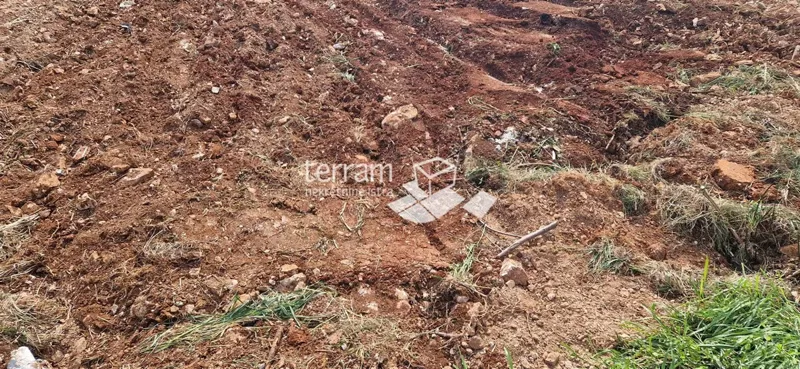 Istria, Pula, Loborika, a combined building and agricultural land of 2747m2 is for sale – 3