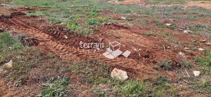 Istria, Pula, Loborika, a combined construction and agricultural land of 1300m2 for sale – 2