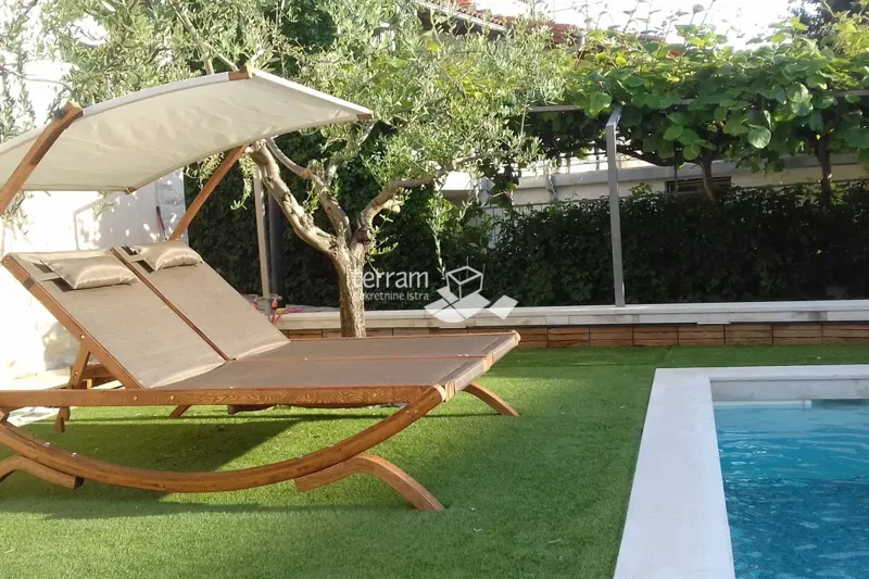 Istria, Pola, Villa indipendente 400m2 con piscina e vista mare – 2