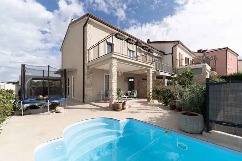 Mediterranean Oasis with Pool and Sea View – 2