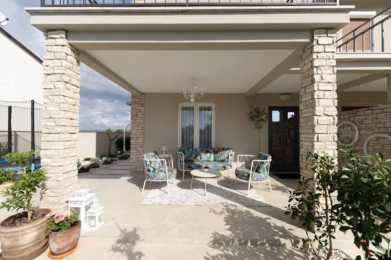 Mediterranean Oasis with Pool and Sea View – 3