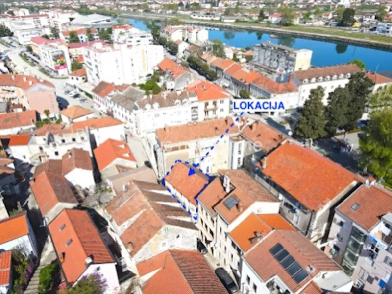 METKOVIĆ, INVESTICIJSKA PRILIKA - kuća za renovaciju s 3 prostrana stana