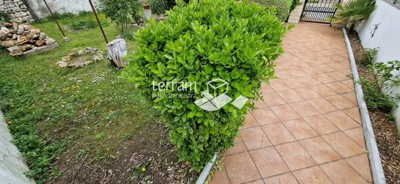Istria, Pola, Villa piano, piccolo appartamento, garage e giardino 280m2 in vendita – 2