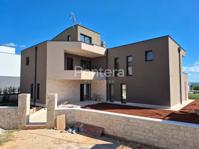 ISTRIA, PARENZO - Villa di lusso con cinque camere da letto, piscina e vista mare – 3