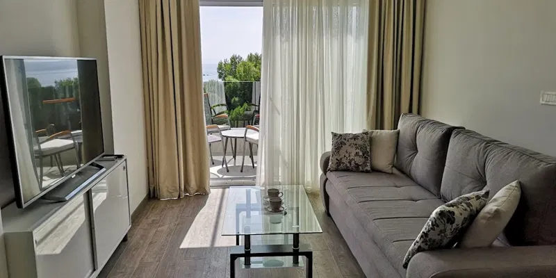 Luxury penthouse with sea view by the beach in Makarska – 3