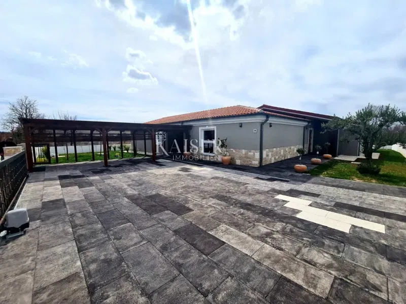 Istria - Svetvinčenat - casa con piscina, 248 m2 – 2