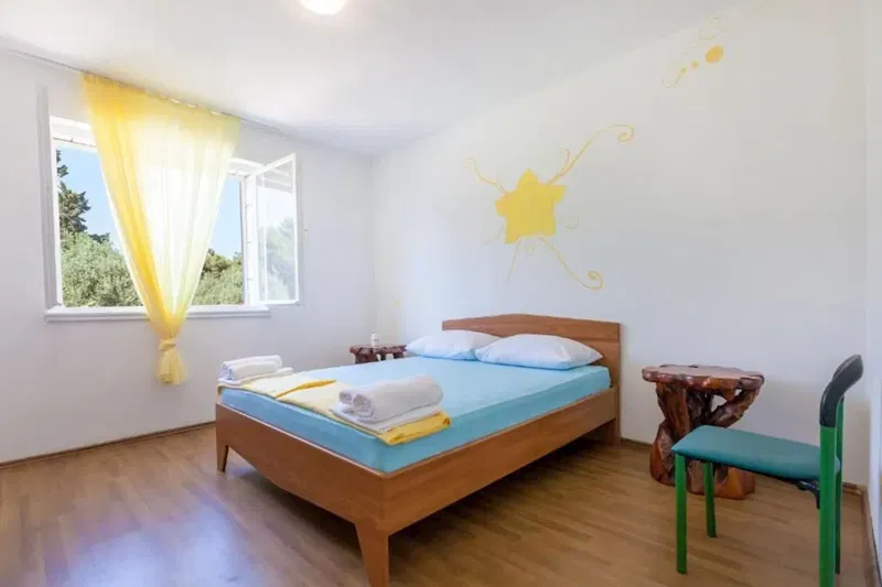 Casa dalmata a 100 m dalla spiaggia con ampio giardino e vista mare, Supetar, Brač – 3
