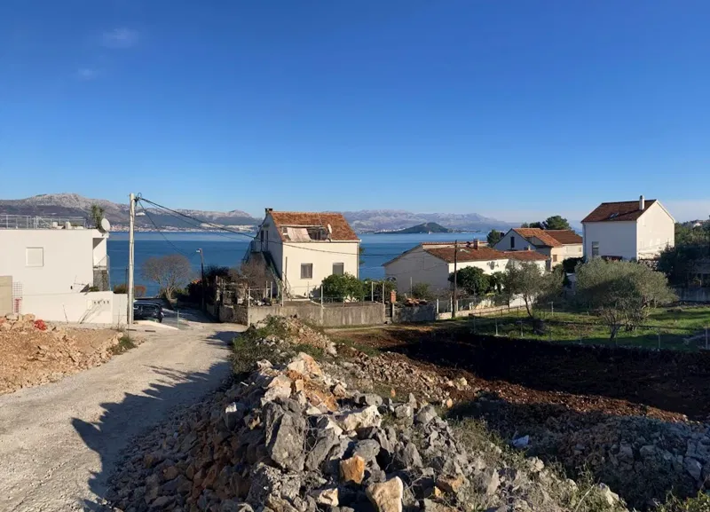 Building plot with villa construction project, 70 m from the sea, Slatina – 3