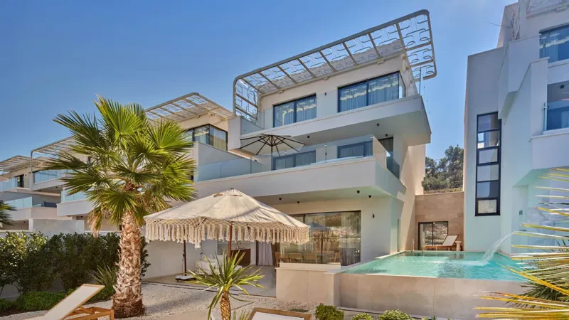 Villa all'interno di un complesso di lusso, in prima fila sul mare – 2