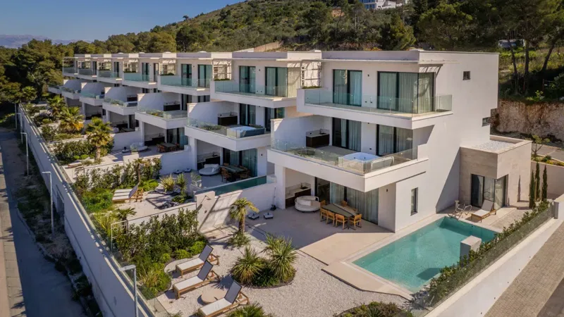 Villa all'interno di un complesso di lusso, in prima fila sul mare – 3