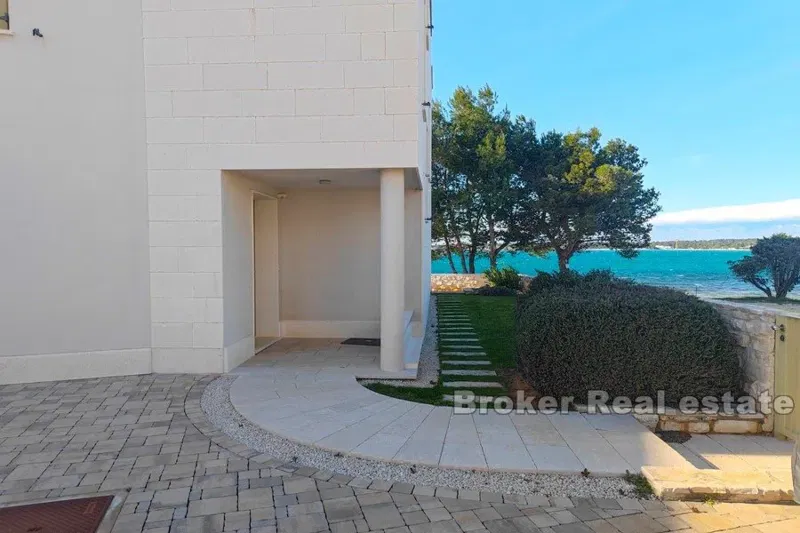 Villa prima fila al mare – 3