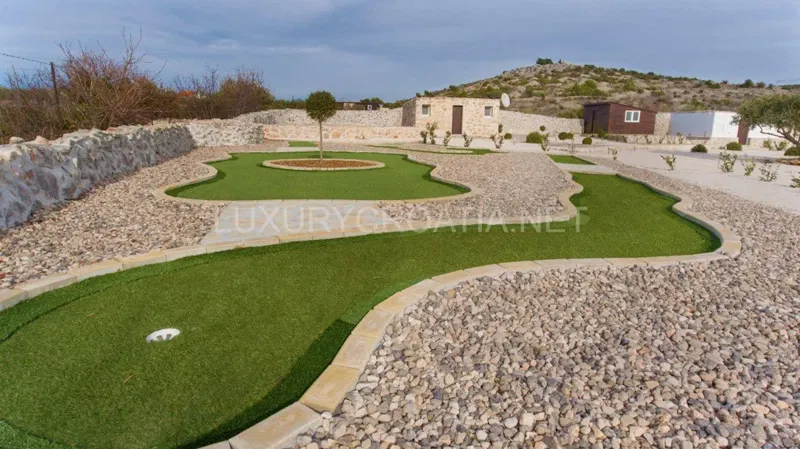 Isola di Brac Croazia Villa con campo sportivo in vendita – 3