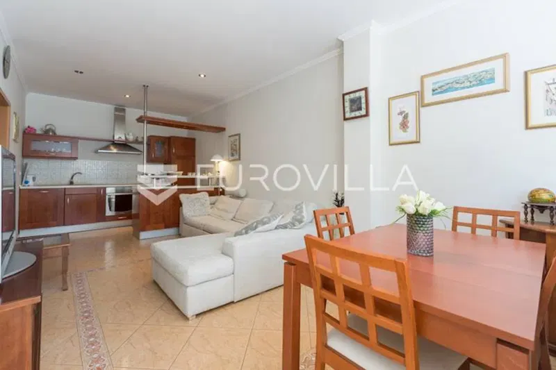 Istria, Rovinj, ground floor apartment with a large tavern in the basement, 89 m2 – 3