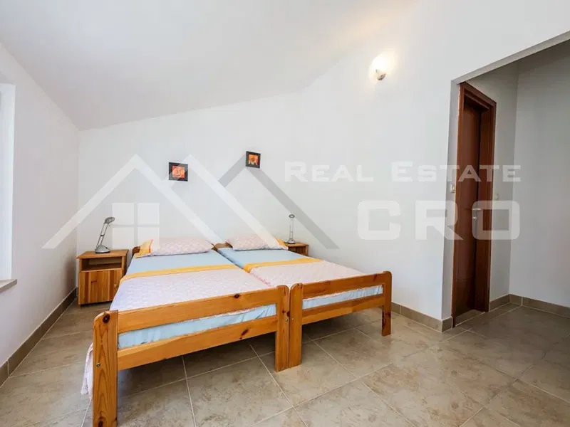 Immobili Brač - Casa con appartamenti e garage, proprio sopra il mare in una baia incantevole, in vendita – 3