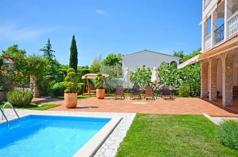 Island of Krk, Malinska, Unique villa with park and swimming pool in a great location, for sale – 2
