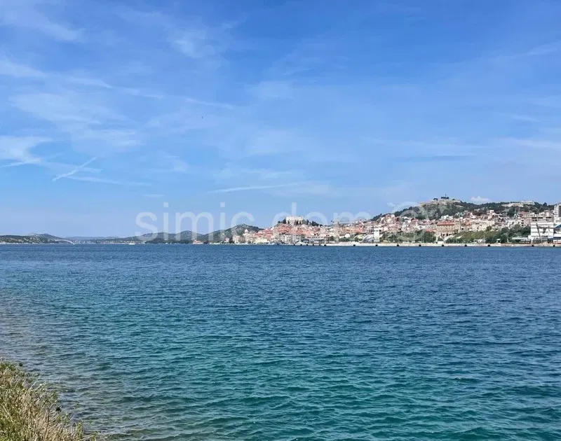 Building plot with a sea view, in Sibenik – 2