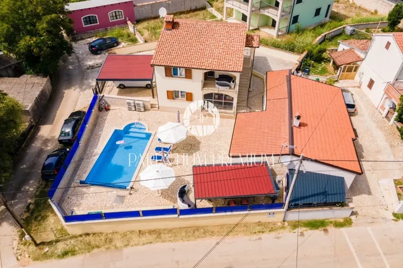 Casa con tre unità abitative – 2