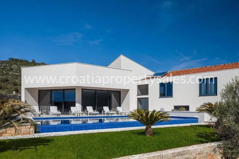 Trogir/Ciovo, villa for sale, 1.800.000 € – 2