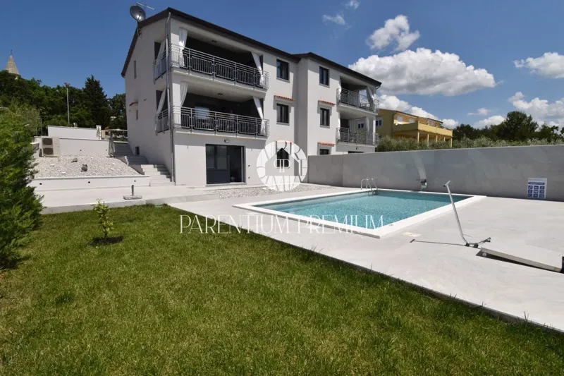 Moderna casa bifamiliare con piscina – 2