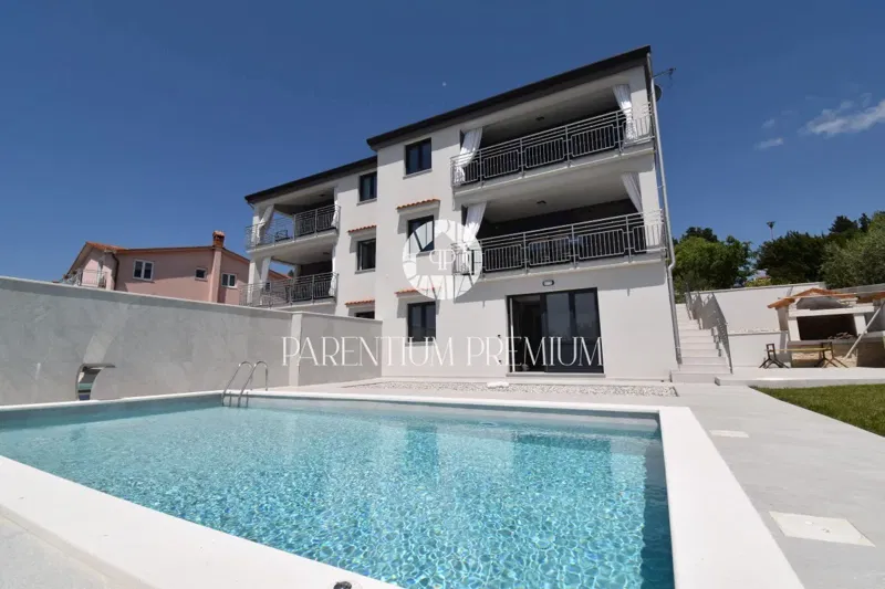 Modern semi-detached house with swimming pool – 2