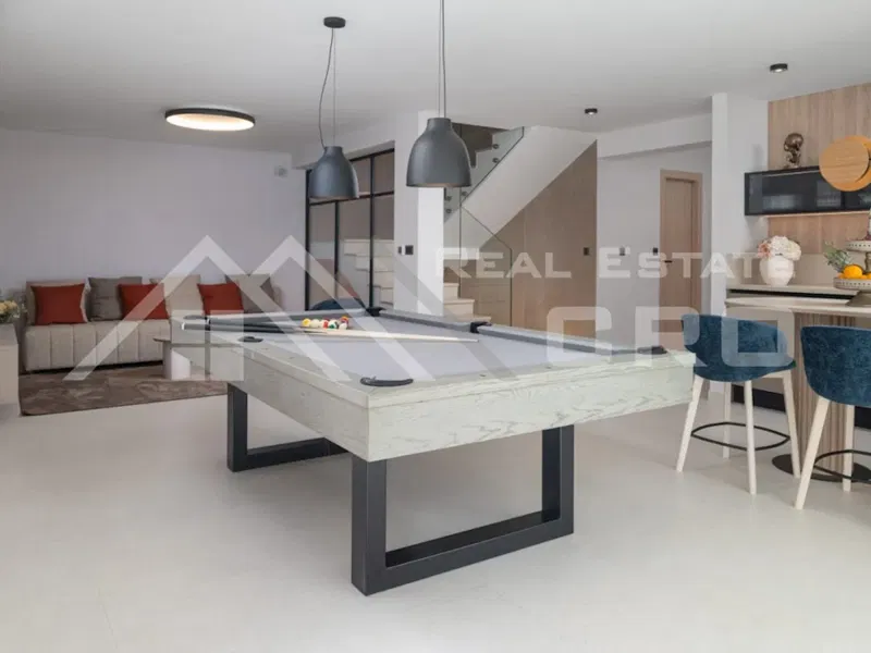 Immobili a Spalato - Villa imponente con splendida vista sul mare, periferia di Spalato, in vendita – 3