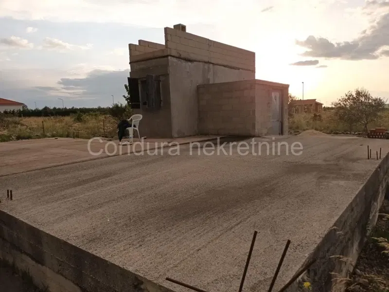 Building land with building permit – 3