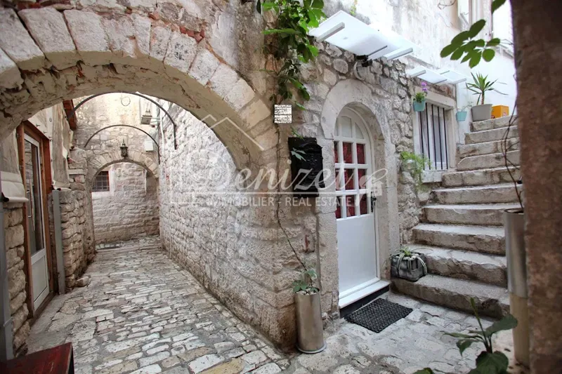 Trogir - center, a charming apartment of 110 m2 is for sale – 2