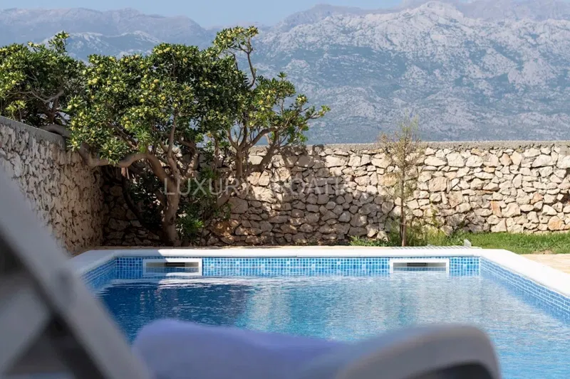 Acquista Casa con Piscina Fronte Mare nella Zona di Zara, Croazia – 3